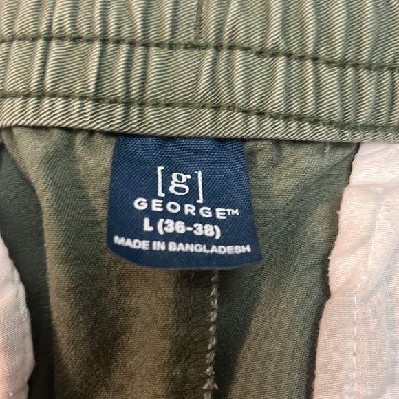 Green jogger-cuffed pants - Picture 2 of 2